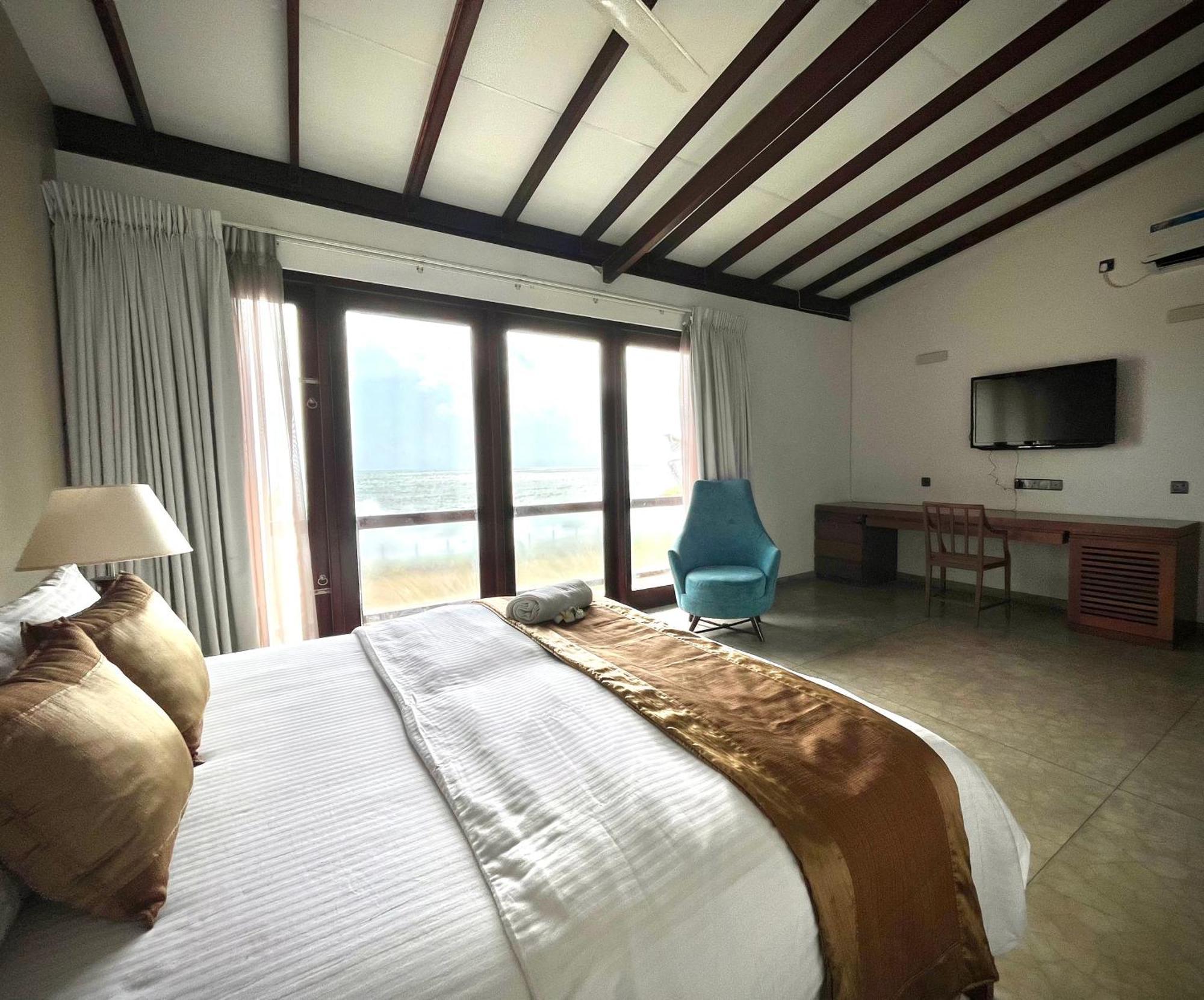 Driftwood Villa Pamunugama Exterior photo